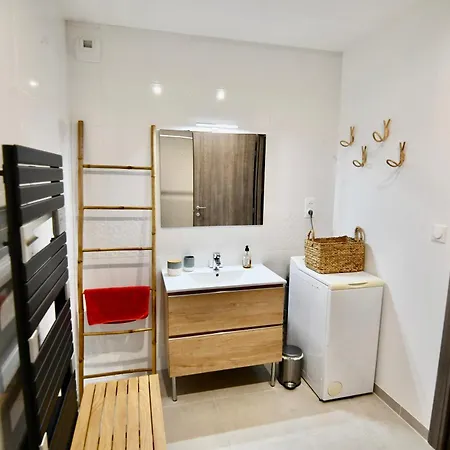 60m2 Avec Piscine Privee Dans *