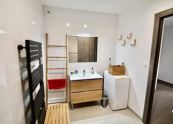 60m2 Avec Piscine Privée Dans *