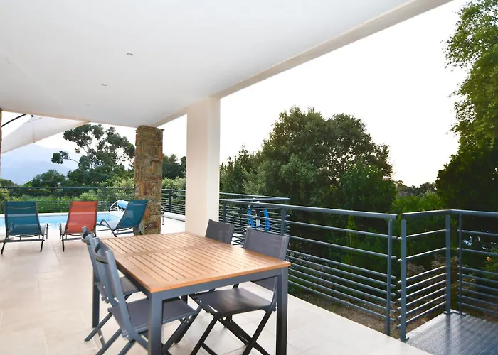 60m2 Avec Piscine Privée Dans *