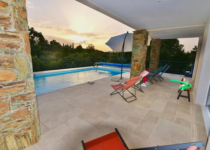 60m2 Avec Piscine Privée Dans Oletta (Corsica)